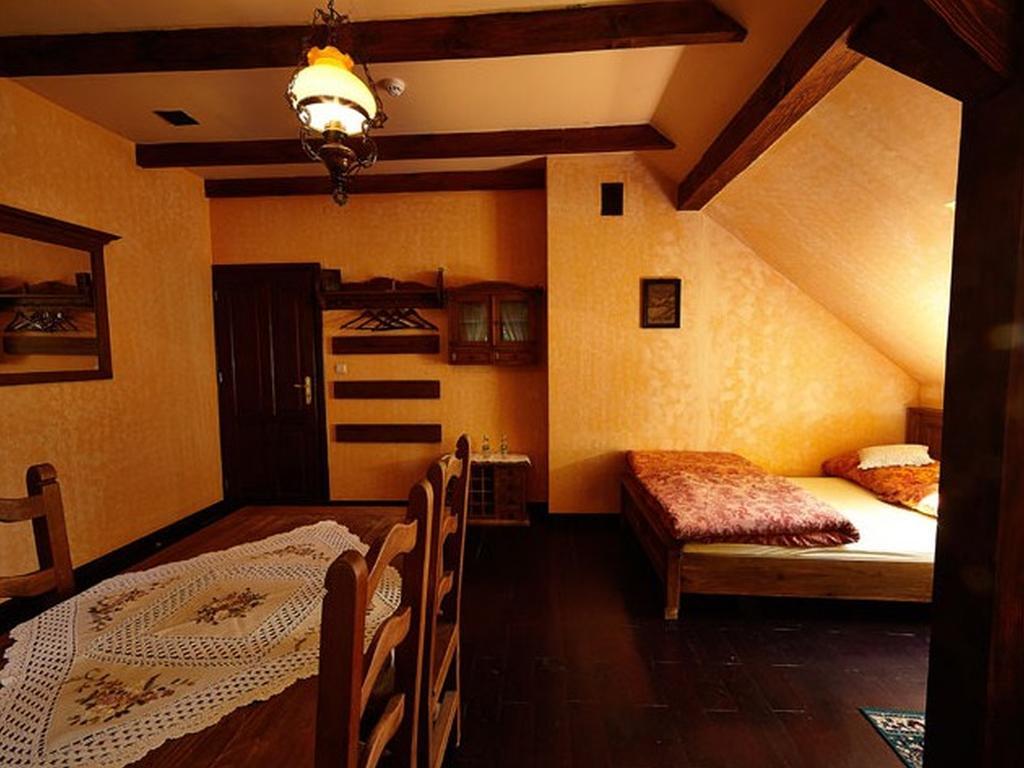Stylowy Zajazd Pod Czarnym Kogutem Czarna  Room photo